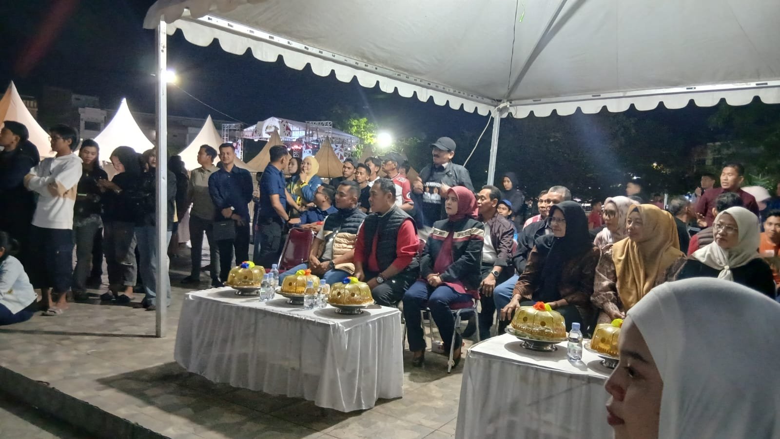Semarak HUT RI ke-81, Bupati dan Wakil Bupati Wajo Lepas Pawai Lampion di Sengkang