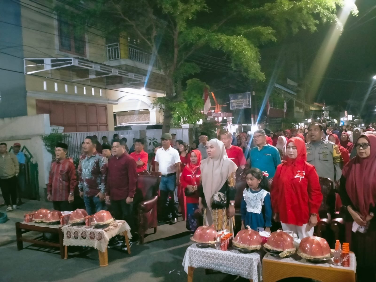 MALAM RAMAH TAMAH DAN PESTA RAKYAT HUT KE-81 RI DIRANGKAIKAN MAULID BERLANGSUNG MERIAH DI KELURAHAN BARABARAYA TIMUR