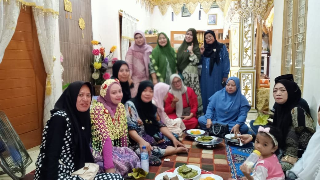 Khusuk dan Penuh Haru : Momen Sungkeman Dan Siraman Putry Di Kediaman JL. AL-MARKAS 1