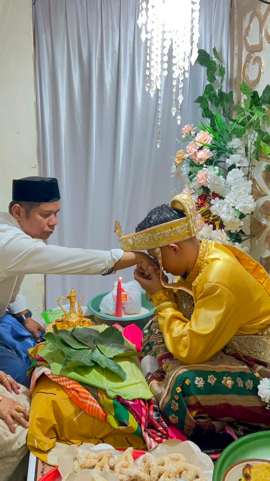 Keluarga Besar Amiluddin DG Serang Gelar Mappaccing untuk Nur Aswan Amiluddin, Penuh Khidmat dan Doa Restu