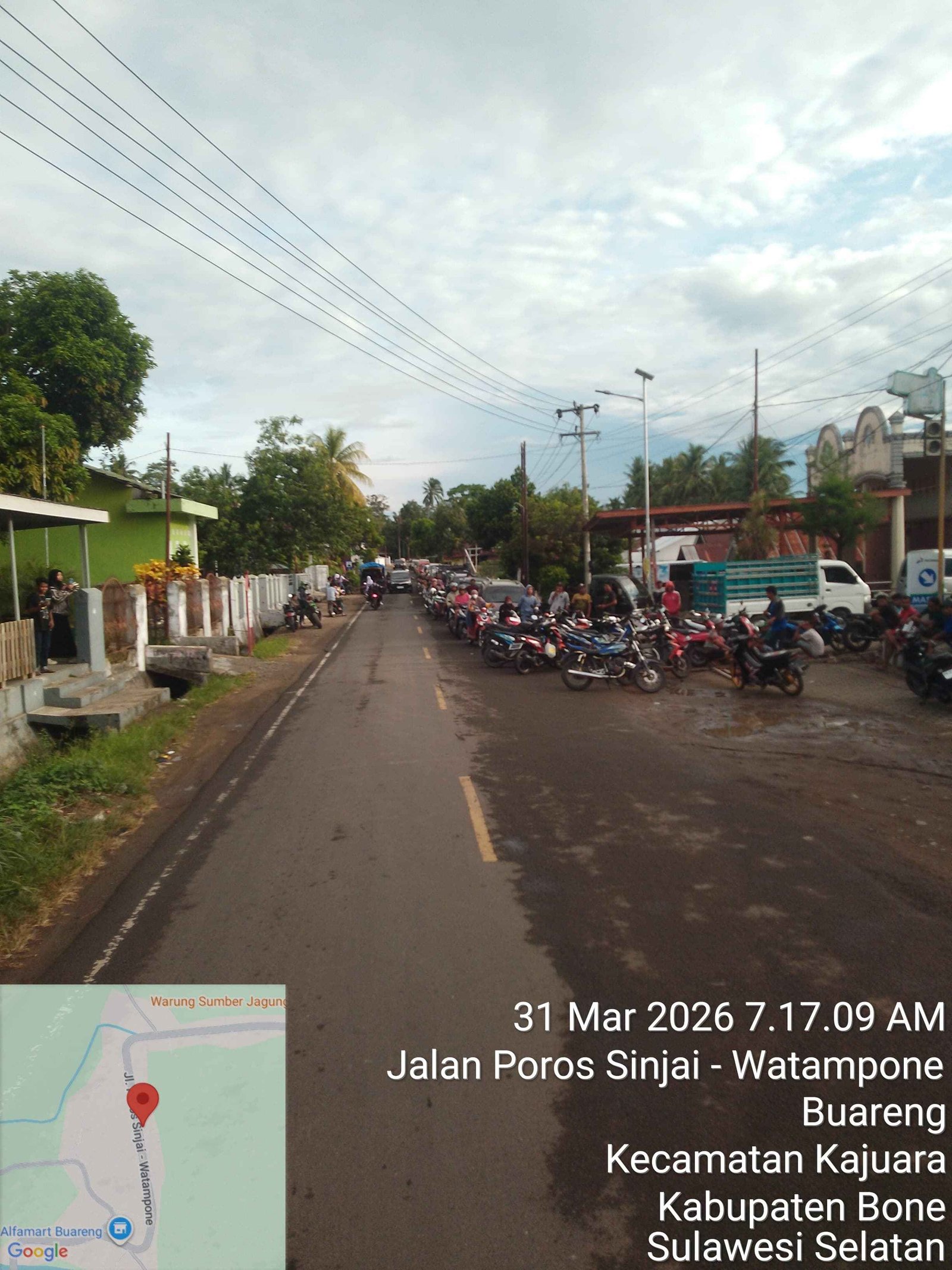 Antirian Panjang Hingga 1 kilometer Hampir Setiap  Hari Di SPBU  Bone Dan Sinjai Akibat Pembatasan Pengiriman Pertalite Dan Solar