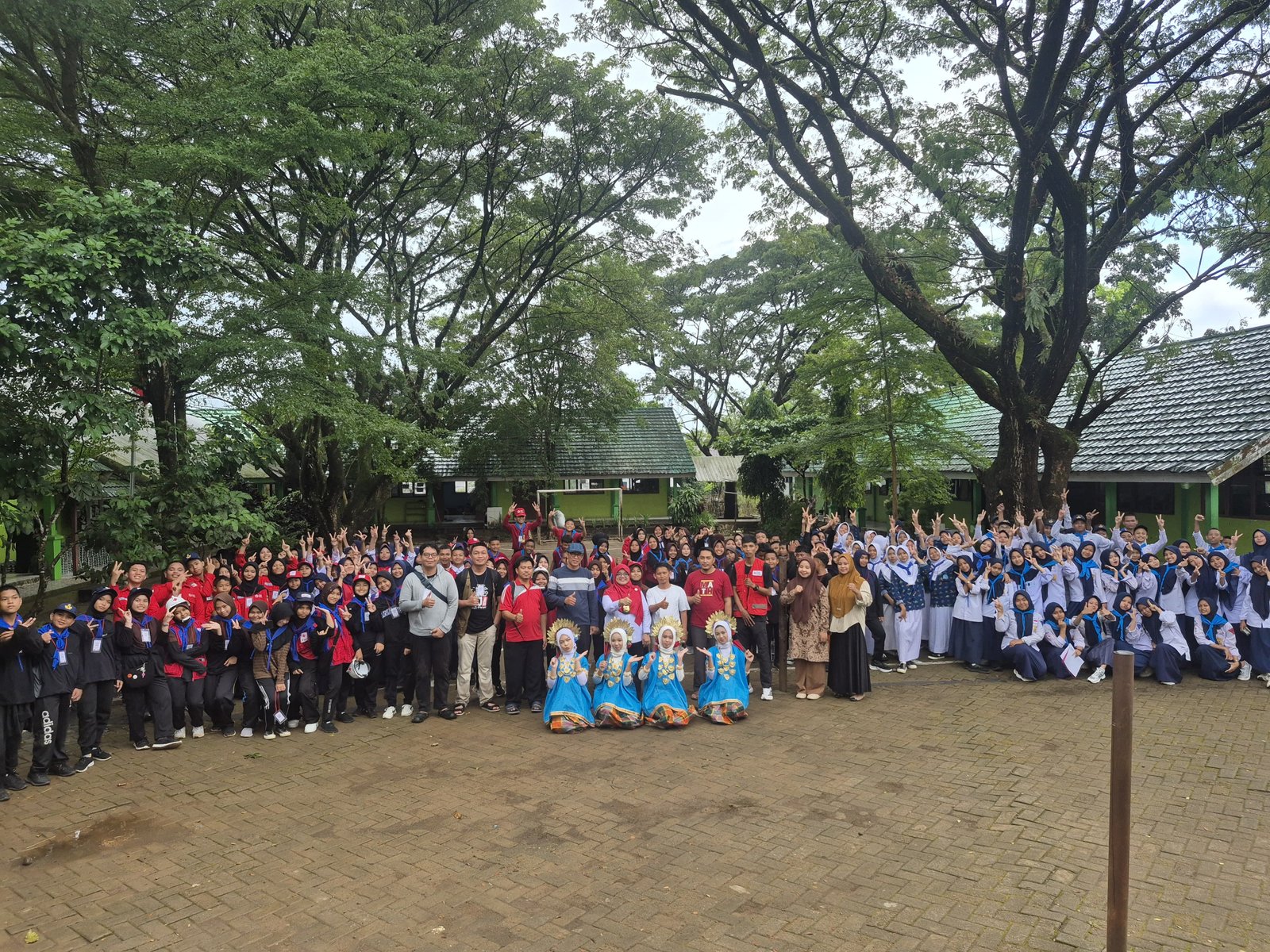 Suasana Malam Latihan Gabungan PMI di SMPN 2 Pattallassang Berlangsung Semarak dan Penuh Semangat