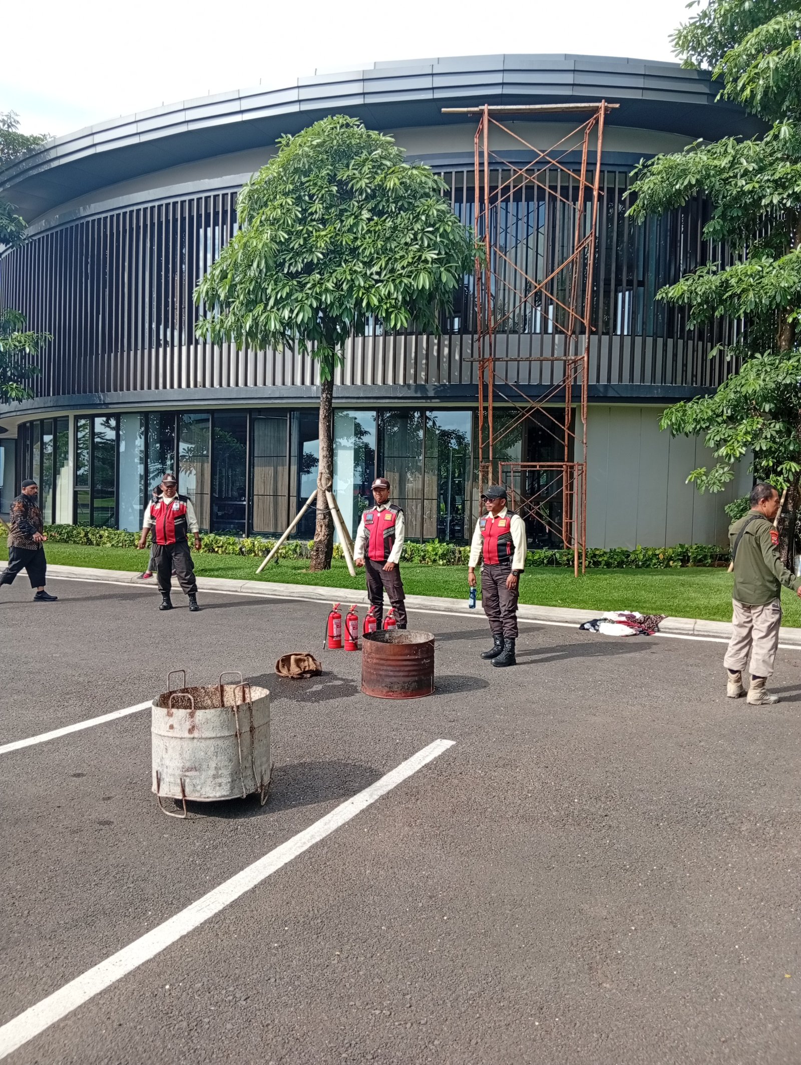 👍Petugas Keamanan Kawasan CPI Ikuti Pelatihan Penggunaan APAR Langsung dari Pembina Black Eagle Academy