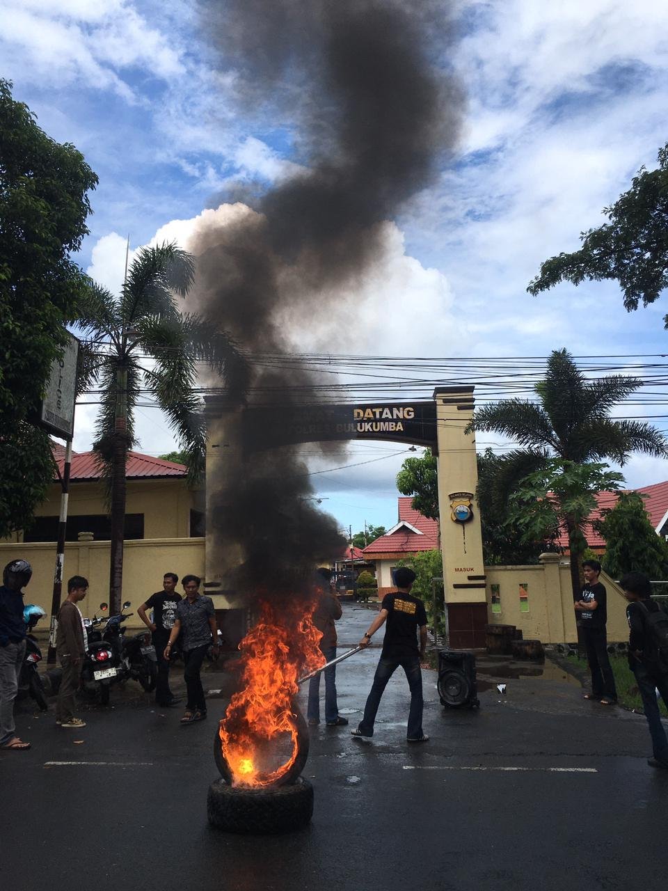 H.Emmang Kebal Hukum , PB KKMB Desak Kapolda Sul - Sel Copot Kapolres Bulukumba