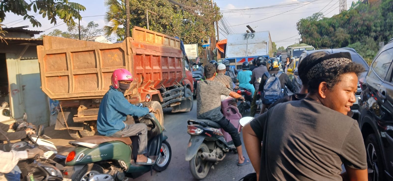 Antrean Solar di Tamangapa Raya Mengular 2 Kilometer, Pemerintah Setempat Dinilai Tutup Mata?