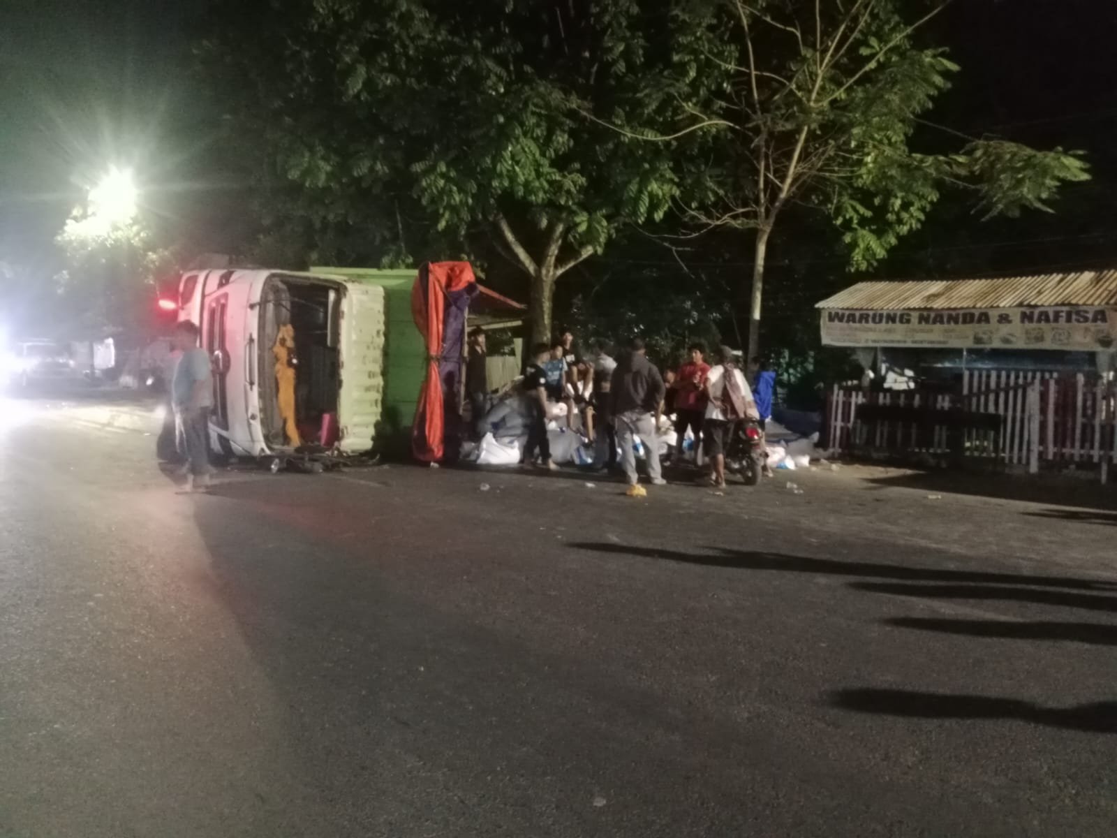 Kecelakaan di Jalan Poros Doja Gowa, Truk Bermuatan Pupuk dan Fortuner Adu Banteng