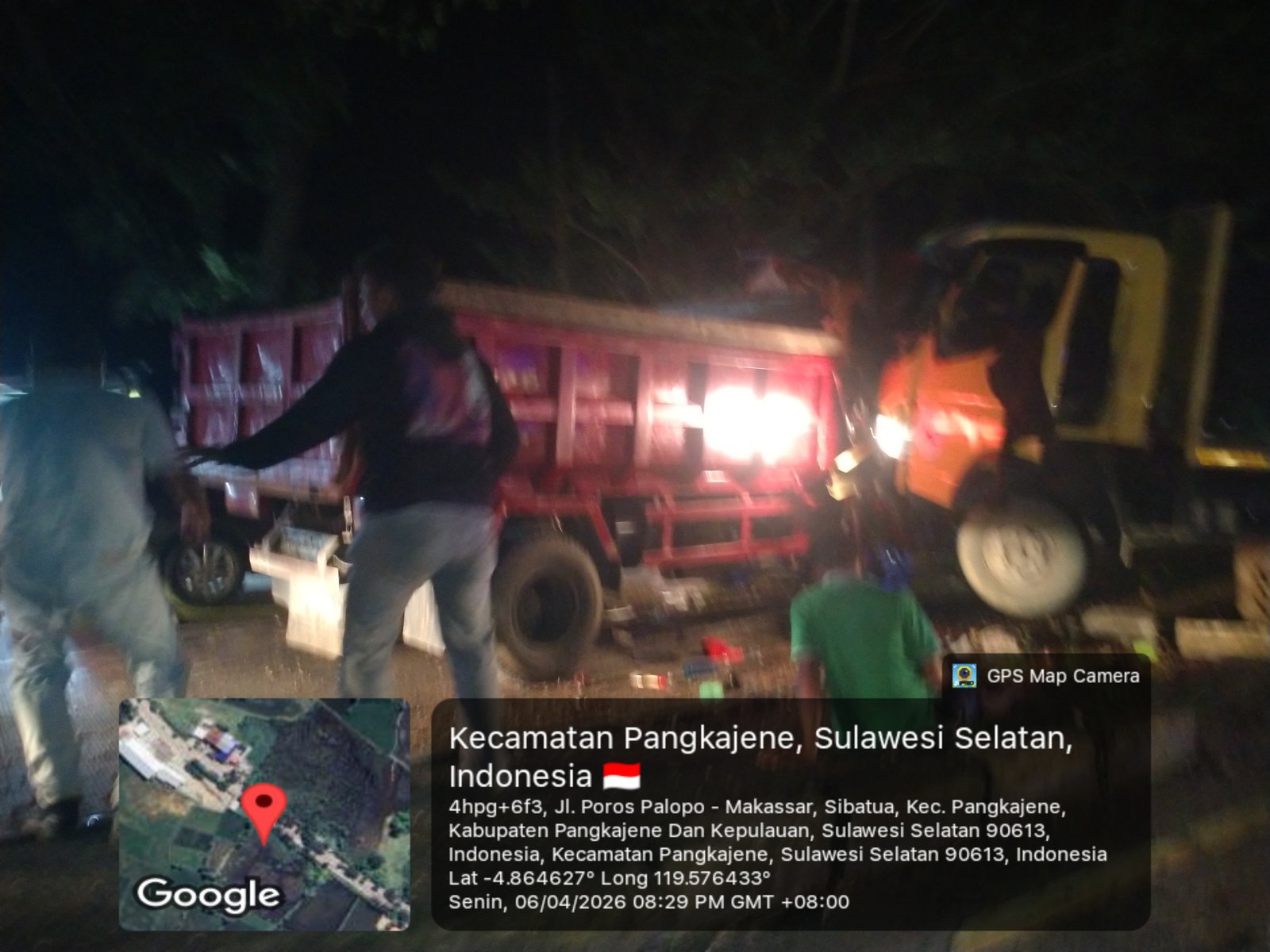 Truk Diduga Hilang Kendali, Kecelakaan Hebat Terjadi di jalan Raya Pangkajene.